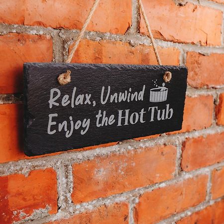 Cottage With Hot Tub - Near Cheltenham And Tewkesbury 외부 사진